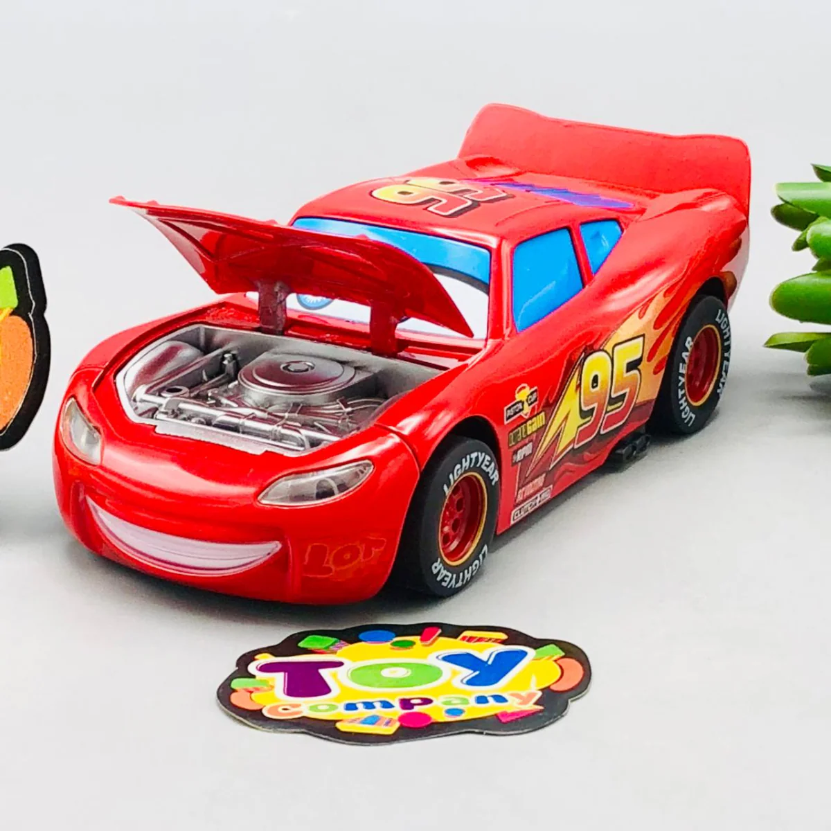 1:28 Diecast McQueen Model Car - Image 3