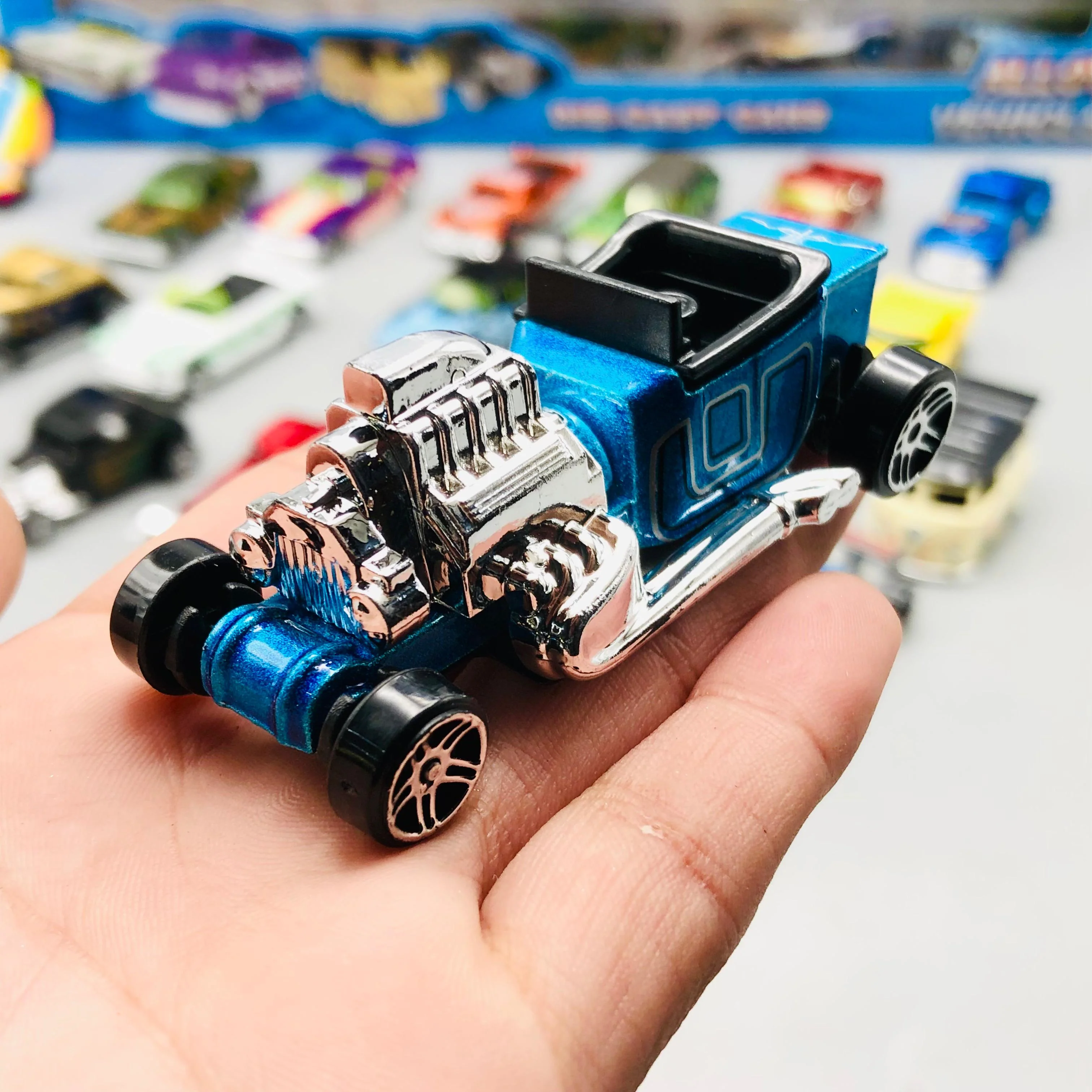 18Pcs Diecast Mini Inertial Cars Set - Image 4
