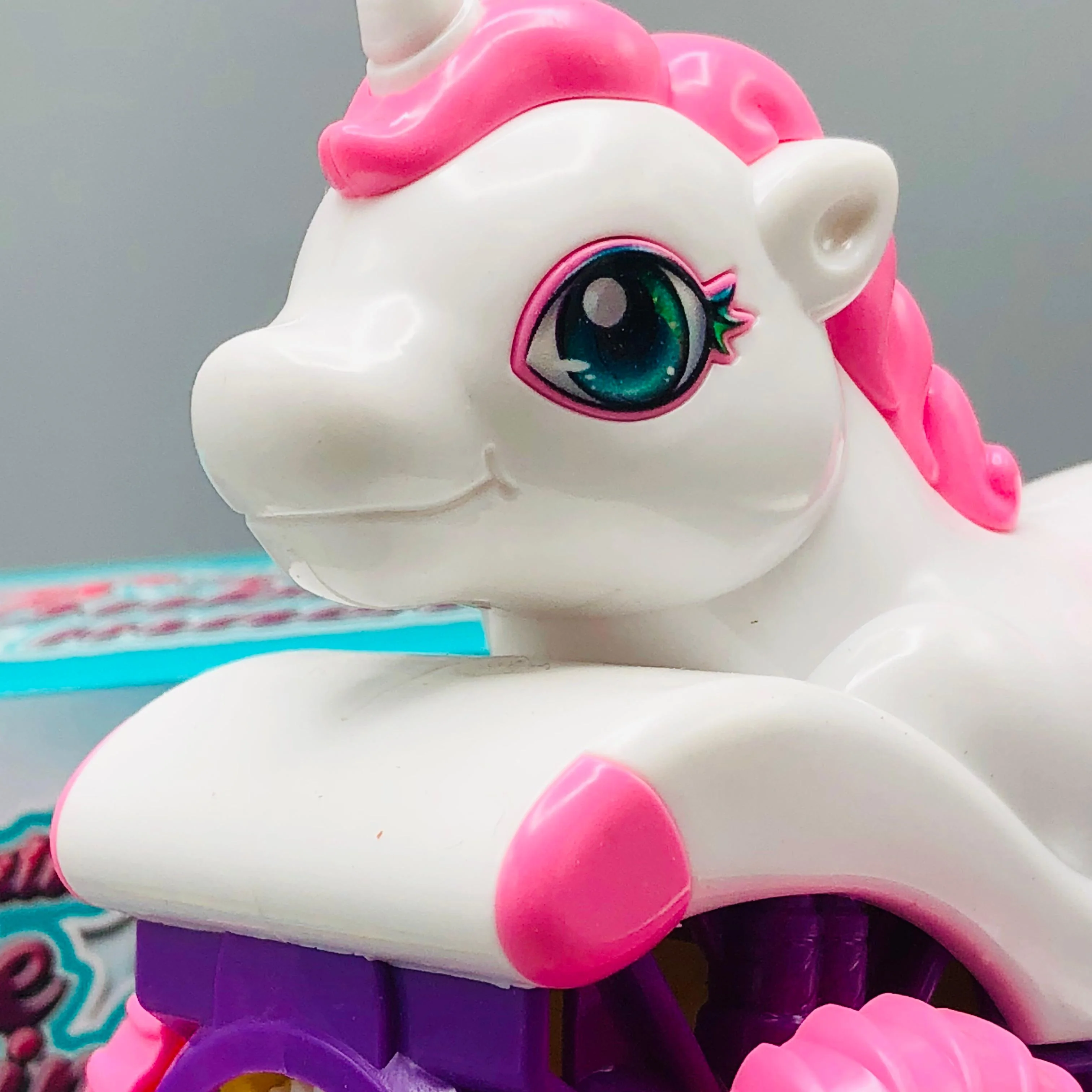 8 Holes Unicorn Themed Colorful Bubble Gun - Image 4