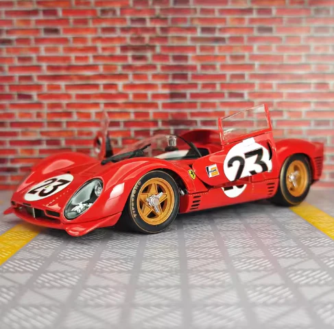 Bburago 1:24 Ferrari 330 P4 Daytona 1967 Model - Image 3