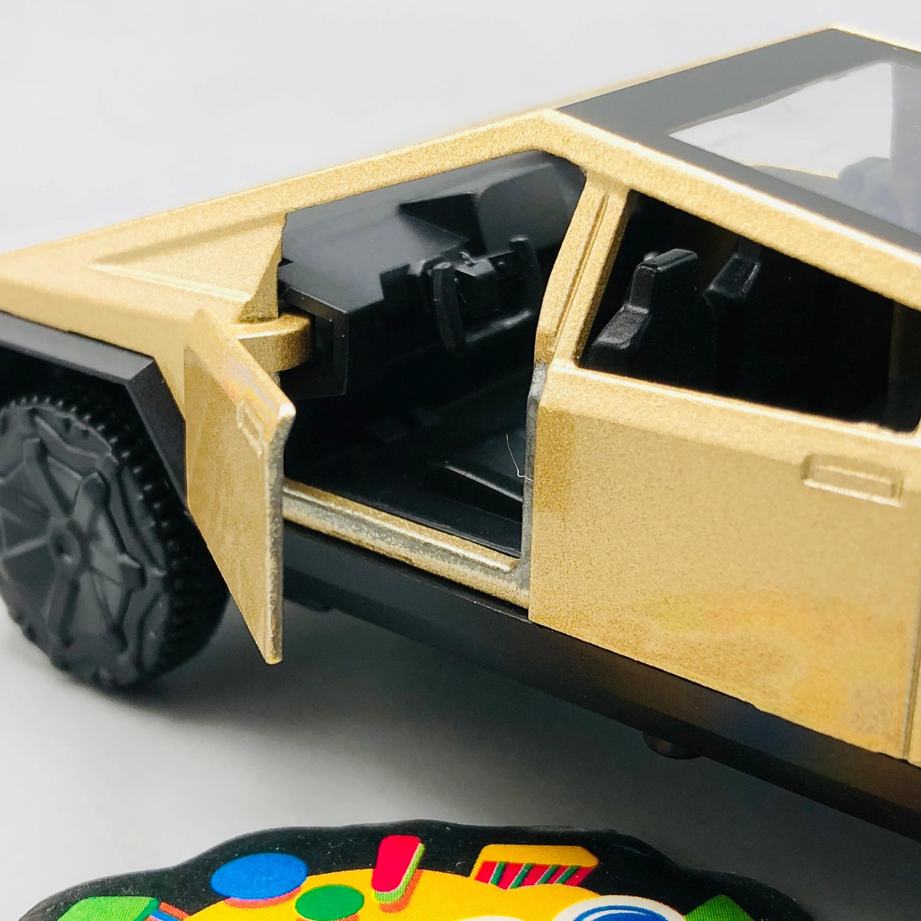 Mini Diecast Tesla Pickup Truck With Bike - 1Pc - Image 6